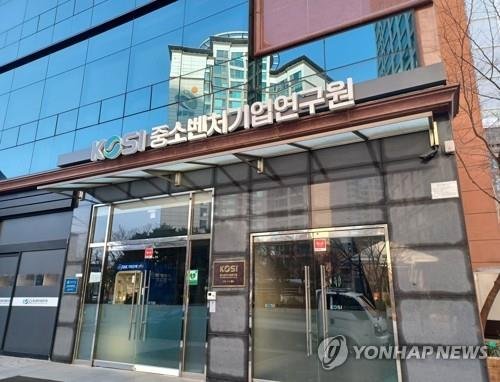 중소기업 장시간근로 10년새 급감…유연근무는 대기업 3분의 1 (출처=연합뉴스)