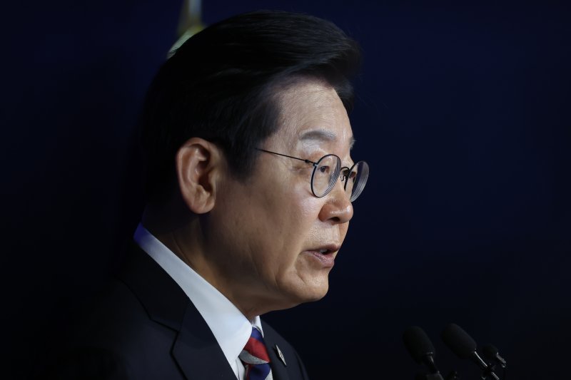 이재명 "연임제 개헌, 재임 대통령에 적용 안 돼…의심 거둬달라"
