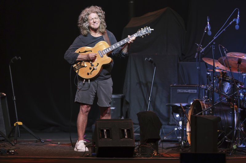 바리톤&middot;일렉&middot;오케스트리온…팻 메시니, 사색하는 전천후 기타리스트