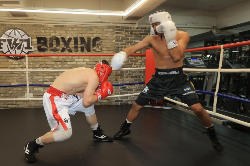 스파링하는 최시로 (출처=연합뉴스)