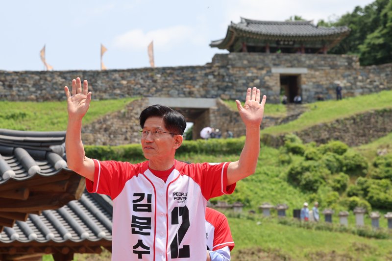 김문수 "이준석과 만남 추진 중…원래 한 뿌리"