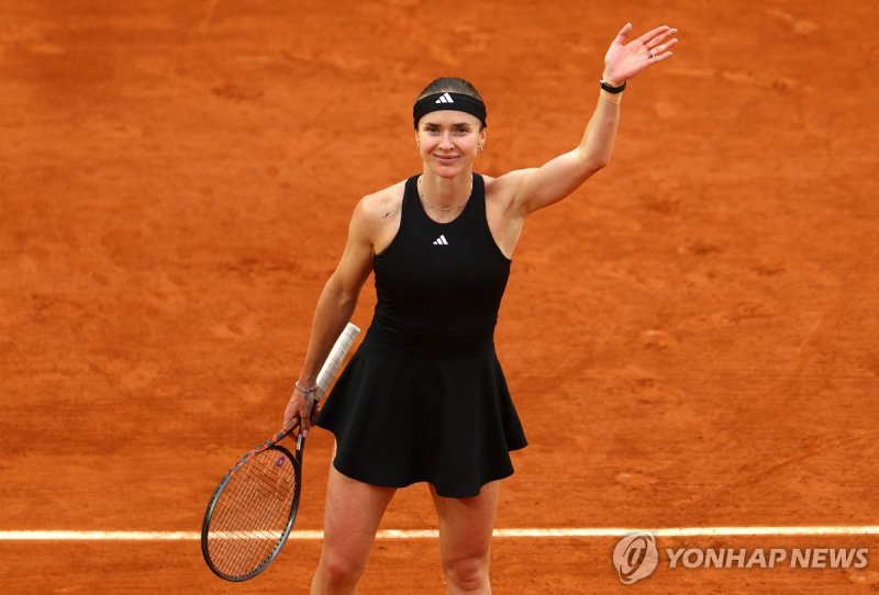 1회전 통과 후 기뻐하는 스비톨리나 (출처=연합뉴스)