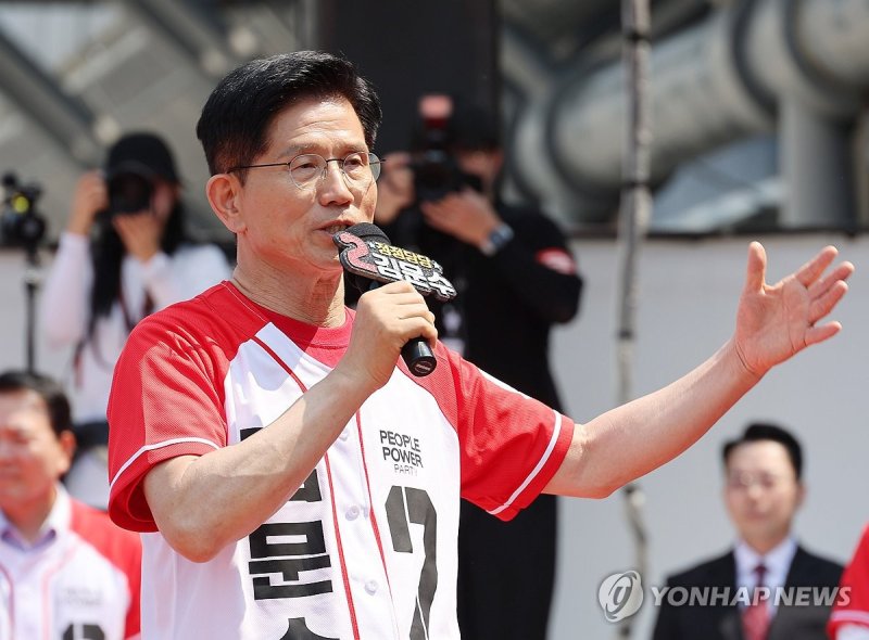 김문수, 李 겨냥…"형수에게 절대 욕 안 하는 대통령될 것"