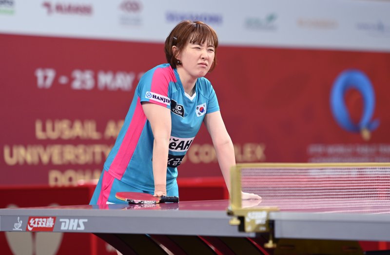 서효원이 20일(현지시간) 카타르 도하 카타르대학교 스포츠 컴플렉스에서 열린 '2025 국제탁구연맹(ITTF) 세계선수권대회' 여자단식 32강전 크로아티아 레아 라코바츠와 경기에서 실점 후 아쉬워하고 있다. 2025.5.21/뉴스1 ⓒ News1 사진공동취재단