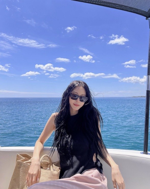 한예슬, 요트 위에서 럭셔리 휴가…햇살보다 빛나는 미모 [N샷]