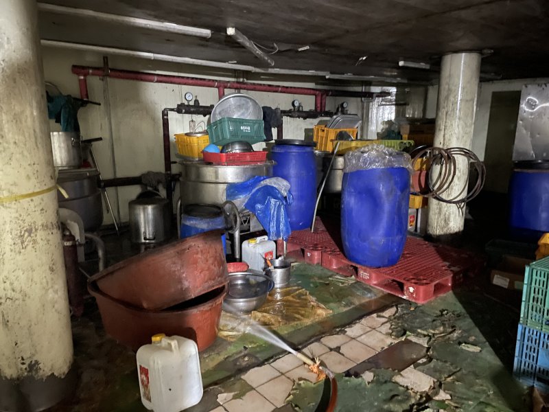 "곰팡이 김치찌개, 1억 넘게 팔렸다고?"…식당 납품 제조업체 '위생 경악'