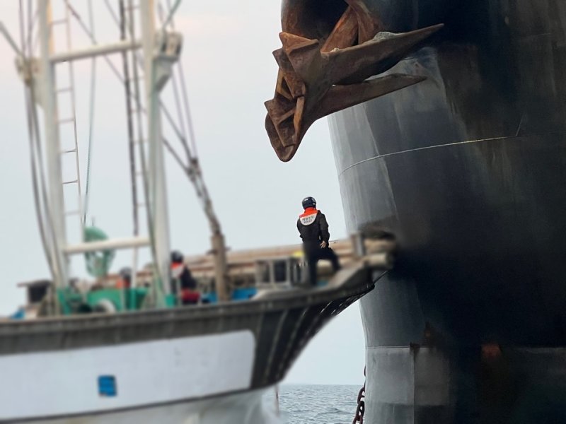 군산서 화물선과 어선 충돌…인명피해 없어