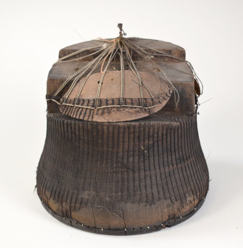 [제주=뉴시스] 독일인 탐험가 발터 스퇴츠너가 1929년 제주에서 수집한 '탕건과 탕건골'. 흔히 감투라고 불리는 모자와 제작장비이다. (사진=드레스덴민족학박물관 제공) 2025.05.26. photo@newsis.com *재판매 및 DB 금지