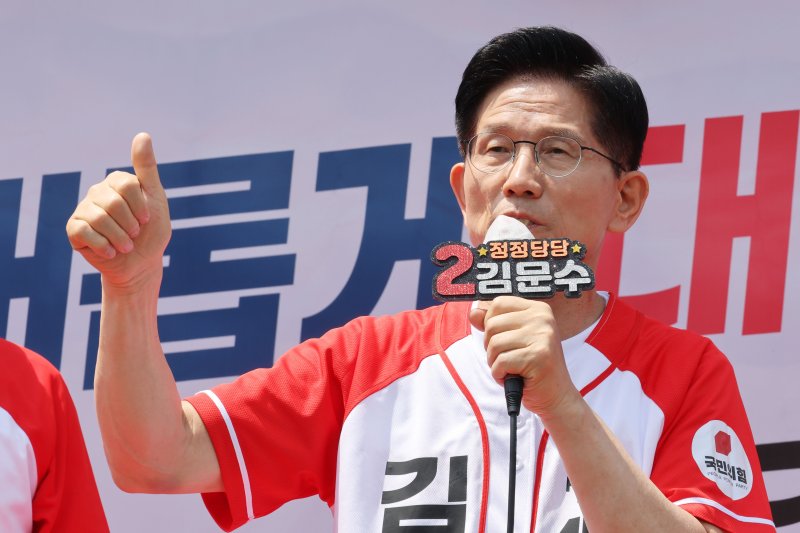 민주 '비법조인 대법관' 철회에 金 "尹 이상의 자기 반성 있어야"