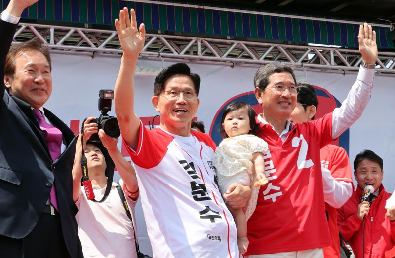 [영상] 김문수, 천군만마 되어준 ‘도지사 선배’ 손학규