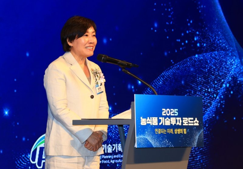[세종=뉴시스] 농림축산식품부는 26일 서울 용산구 드래곤시티에서 '2025 농식품 기술투자 로드쇼'를 개최했다고 밝혔다. 사진은 송미령 농식품부 장관이 이날 행사에 참석해 발언하고 있는 모습. (사진=농식품부 제공) 2025.05.26. photo@newsis.com
