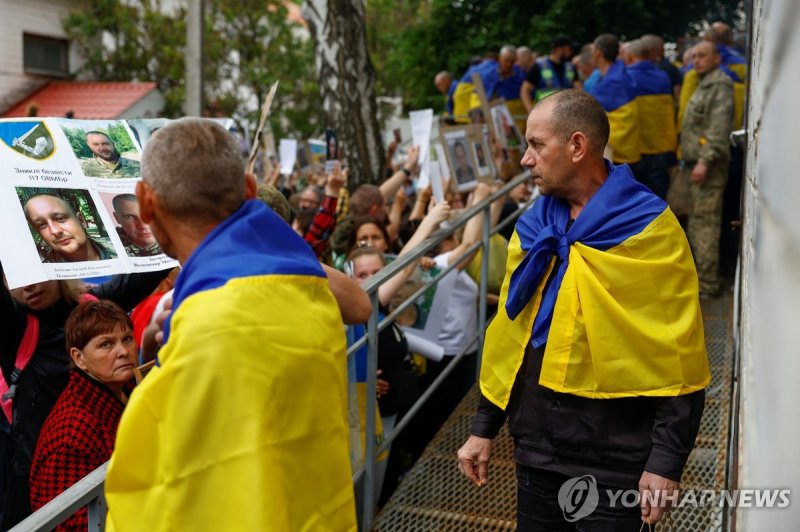 24일 우크라이나로 돌아온 전쟁포로들 (출처=연합뉴스)