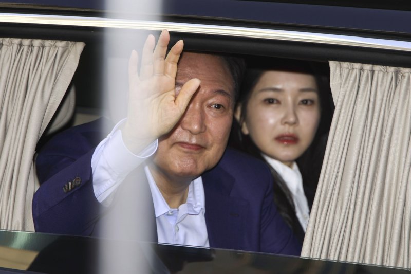 건진법사 게이트서 김 여사 정조준까지…檢 '문고리 3인방' 역할 주목