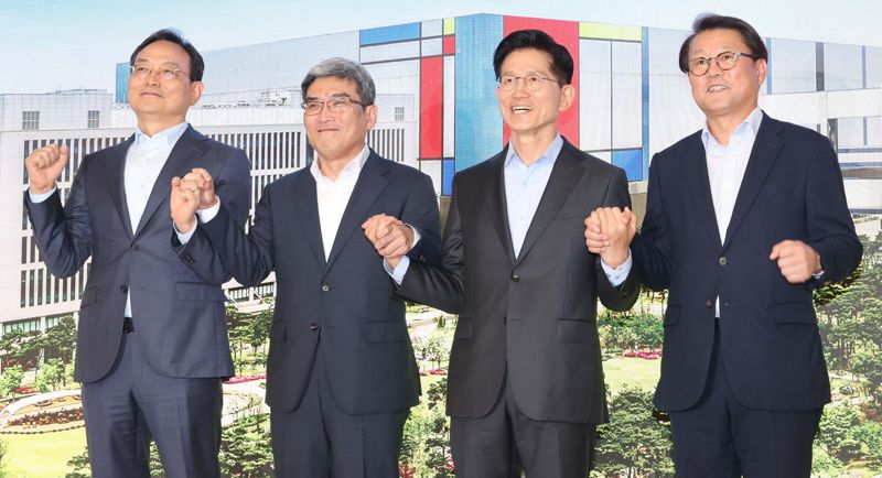 김문수, 삼성전자 평택캠퍼스 방문… '경기도지사 최대 치적'