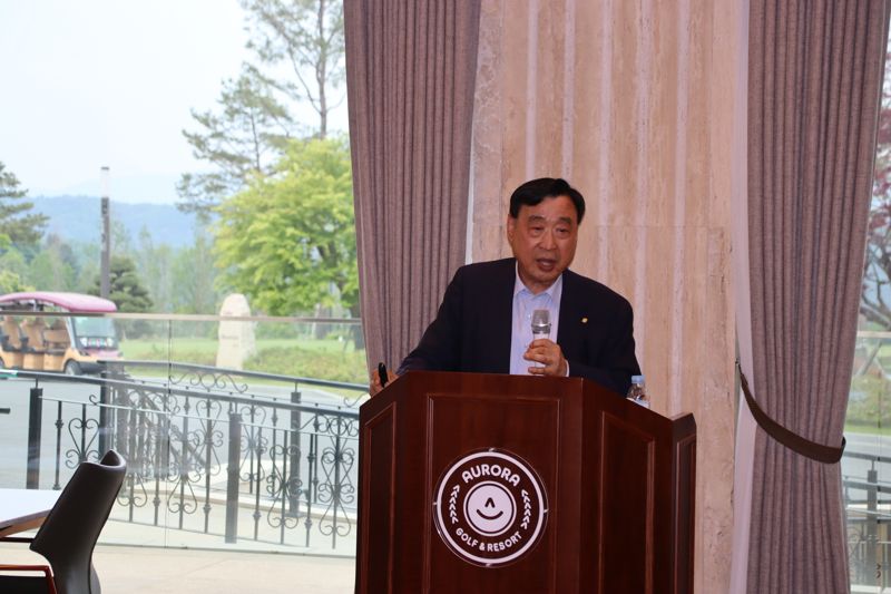 이희범 부영그룹 회장 "'전봇대 뽑기', '손톱밑 가시'처럼, 대통령이 직접 규제개혁 나서야"
