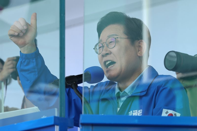 "주가 조작범은 거지 되도록 혼내주겠다" 이재명, '원스트라이크 아웃' 실효성은…