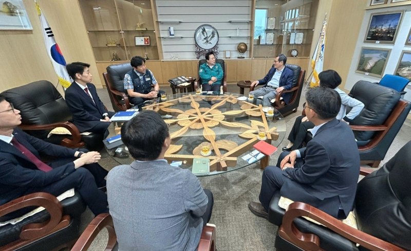 한국남동발전 방문한 김홍규 강릉시장 (출처=연합뉴스)