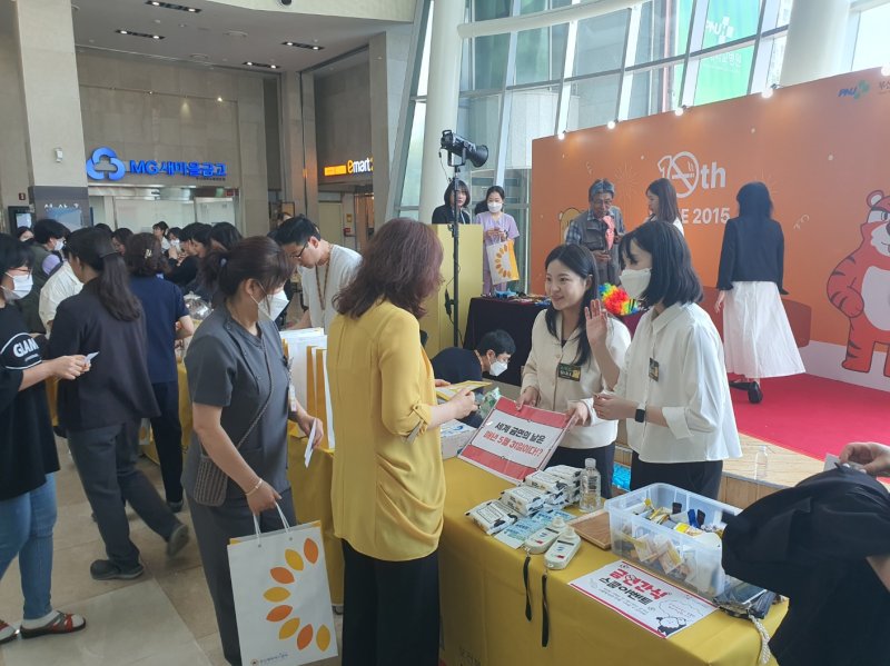 "꽁초 줍고 금연합시다"… 릴레이 홍보 첫주자는 부산대병원