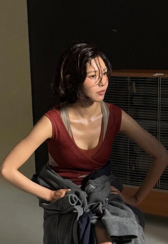 최수영, 파격 톱 패션으로 슬렌더 몸매 인증…섹시 아우라 [N샷]