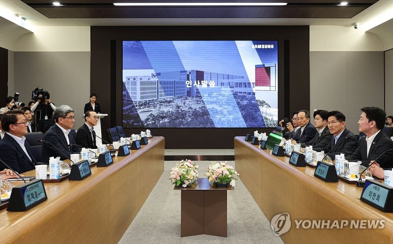 삼성전자 평택캠퍼스 방문, 인사말하는 김문수 후보 (출처=연합뉴스)