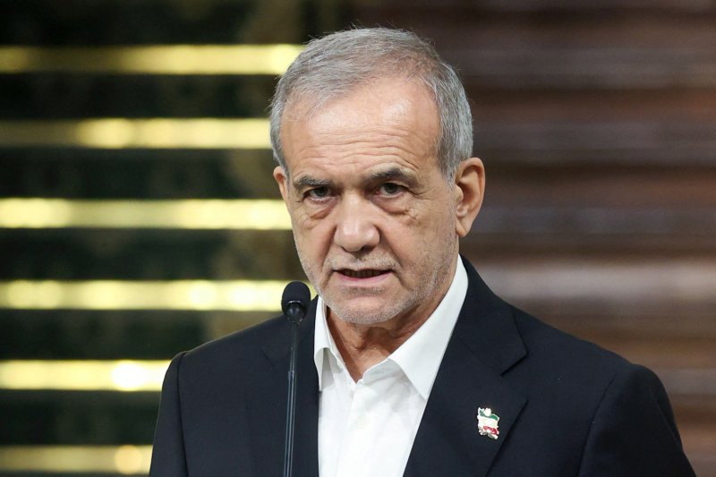 이란의 마수드 페제시키안 대통령이 지난달 26일 이란 수도 테헤란에서 기자회견을 하고 있다.로이터연합뉴스