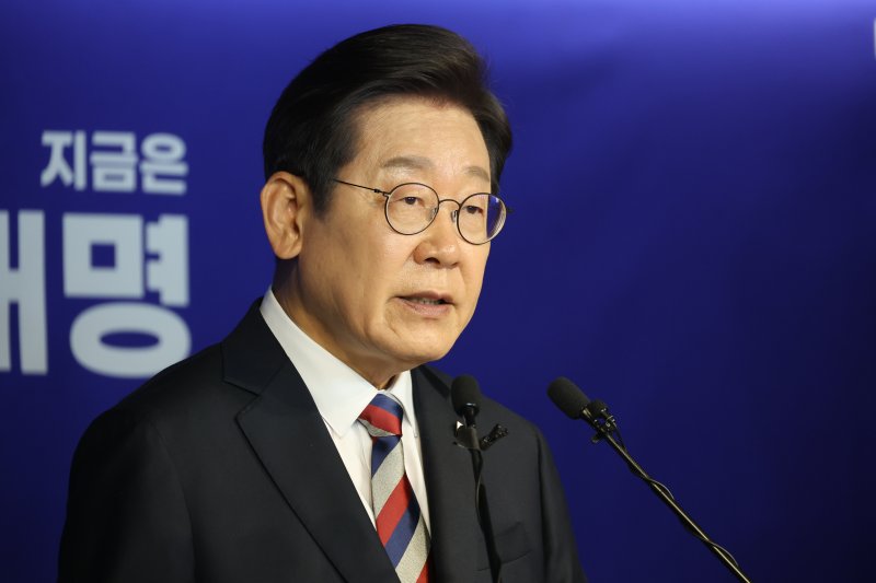 이재명 더불어민주당 대통령 후보가 25일 오전 서울 여의도 중앙당사에서 가진 기자간담회에서 모두 발언하고 있다. 2025.5.25/뉴스1 ⓒ News1 이광호 기자