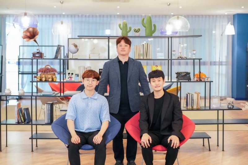 [울산=뉴시스] 구미현 기자 = UNIST 연구진. 사진 왼쪽부터 김태경 연구원, 정임두 교수, 서준영 연구원 photo@newsis.com *재판매 및 DB 금지