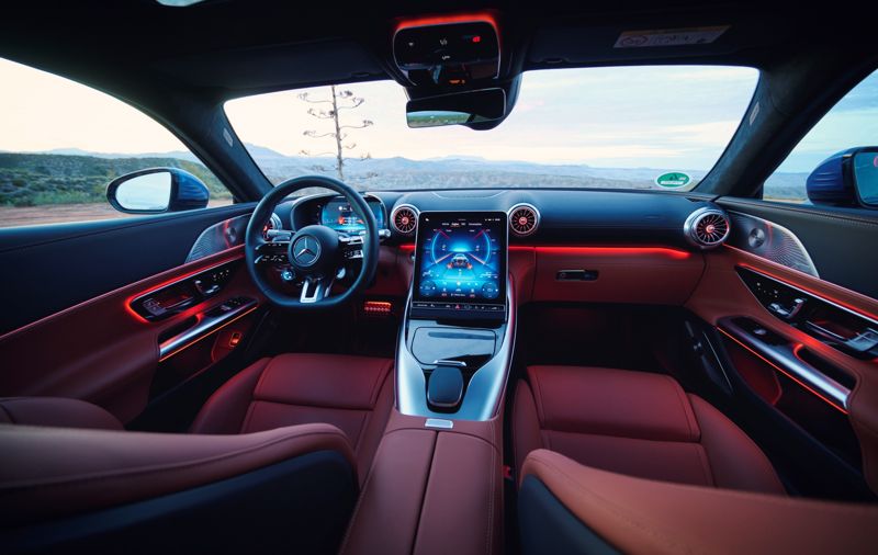 '괴물 성능에 안정성 겸비'…2세대로 돌아온 육각형 스포츠카 'AMG GT' [FN모빌리티]