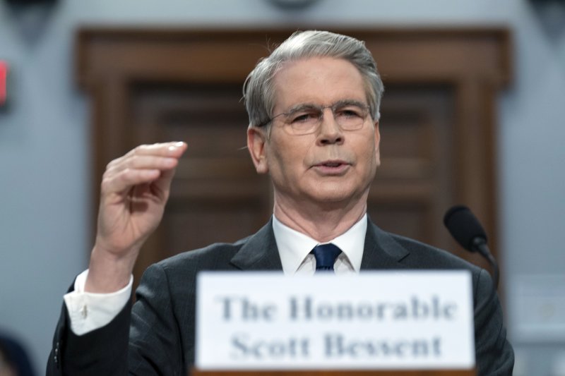 [워싱턴=AP/뉴시스]스콧 베선트 미국 재무장관이 지난 6일(현지 시간) 미국 워싱턴DC 국회의사당에서 열린 하원 세출위원회 청문회에 출석해 발언하고 있다. 2025.05.27.