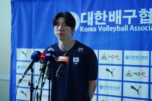 인터뷰하는 남자배구 대표팀의 간판 공격수 허수봉 (출처=연합뉴스)