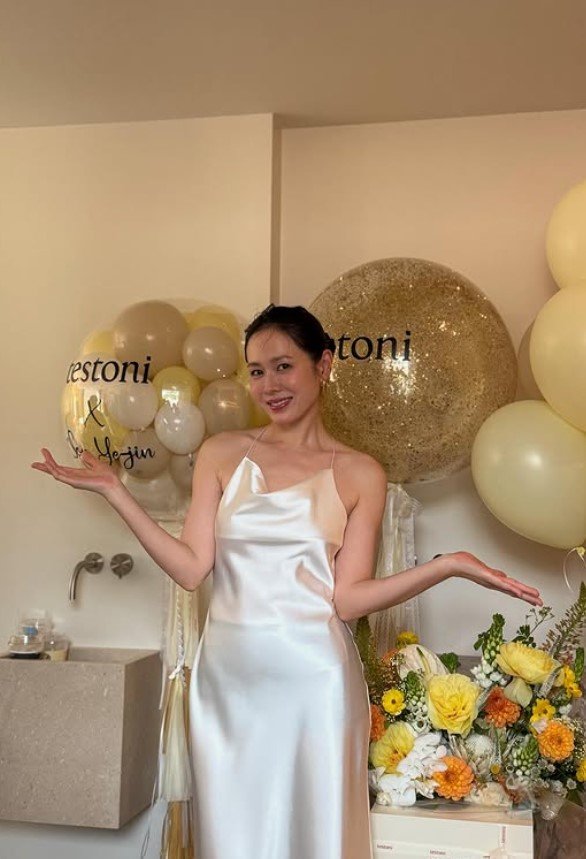 손예진, 매혹적인 드레스…♥현빈 또 반하겠네