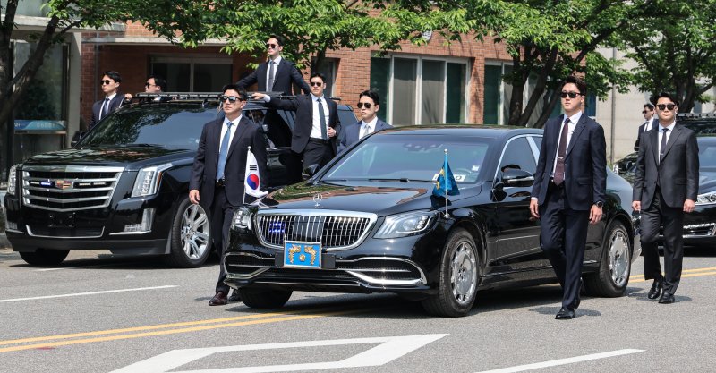대통령경호처가 제21대 대통령 취임식을 일주일 앞둔 27일 서울 강서구 경호안전교육원에서 대통령의 절대 안전 확보를 위한 경호 훈련 현장을 언론에 공개했다. 경호요원들이 취임식 퍼레이드를 시연하고 있다. (공동취재) 2025.5.27/뉴스1 ⓒ News1 허경 기자