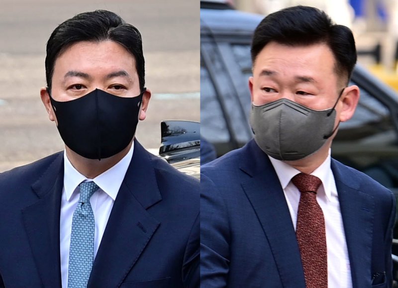 김성훈 대통령경호처 차장(왼쪽)과 이광우 경호본부장이 21일 서울 마포구 서울지방법원에서 열린 구속 전 피의자 심문에 각각 출석하고 있다. (공동취재) 2025.3.21/뉴스1 ⓒ News1 김도우 기자