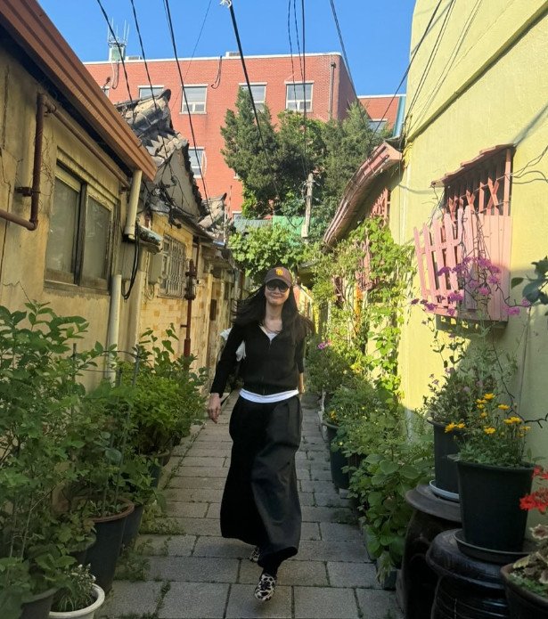 최지우, 서촌에 등장한 '지우 히메'…훌쩍 큰 5세 딸과 데이트 [N샷]