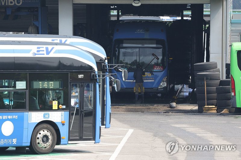 서울 시내가상 바카라 가상 바카라이 간밤 노사 협상 끝에 유보돼 28일 정상 운행될 예정이다. 연합
