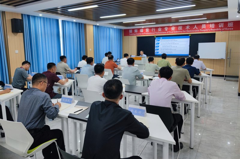 지난 18일 바카라사이트 승리바카라 소울카지노 허난성(河南省) 평정공업직업기술대학(平顶山工业职业技术學院)에서 진행된 '북한 석탄 전문 기술 인력 양성 과정' 사진. (평정공업직업기술대학 홈페이지 갈무리)
