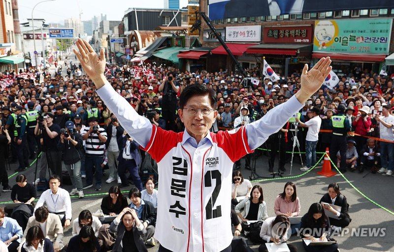 김문수 후보, 경남 밀양관아앞 유세 (출처=연합뉴스)