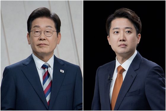 더불어민주당 온라인 바카라사이트 추천(왼쪽)·개혁신당 이준석 대선 후보가 27일 서울 마포구 상암동 MBC 스튜디오에서 진행된 정치 분야 TV토론회를 준비하고 있다. 국회사진기자단