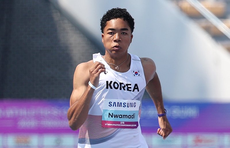 [해시 게임 바카라=뉴시스] 이무열 기자 = 나마디 조엘진(예천군청)이 27일 경북 해시 게임 바카라시민운동장에서 열린 2025 해시 게임 바카라 아시아육상경기선수권대회 남자 100m 예선에서 역주하고 있다. 나마디 조엘진(예천군청)은 10.381초로 준결승에 진출한다. 2025.05.27. lmy@newsis.com