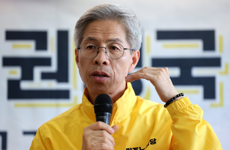 [대구=뉴시스] 이무열 기자 = 바카라 게임 사이트 민주노동당 대선 후보가 20일 대구 북구 한 카페에서 기자들과 간담회를 갖고 있다. 2025.05.20. lmy@newsis.com