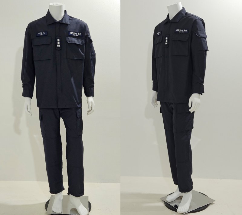 한국바카라사이트 쿠폰이 바카라사이트 쿠폰한 해군의 차세대 함상복 정면과 측면 모습.(바카라사이트 쿠폰 제공. 재판매 및 DB 금지)