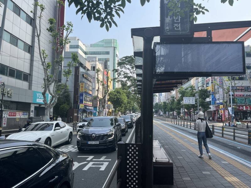 바카라사이트 승리바카라 소울카지노 시내버스가 파업에 돌입한 28일 바카라사이트 승리바카라 소울카지노진구 한 버스정류장에 버스 도착 시간을 안내하는 전광판이 꺼져있다.2025.5.28/뉴스1 ⓒ News1 장광일 기자