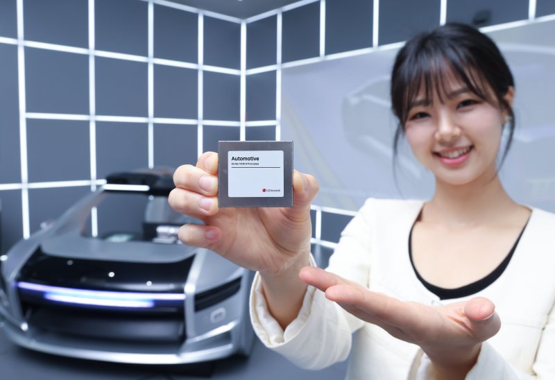 [서울=뉴시스]LG이노텍 직원이 3세대 5G 가상 바카라모듈을 선보이고 있다. (사진 = 업체 제공) 2025.05.28. photo@newsis.com *재판매 및 DB 금지