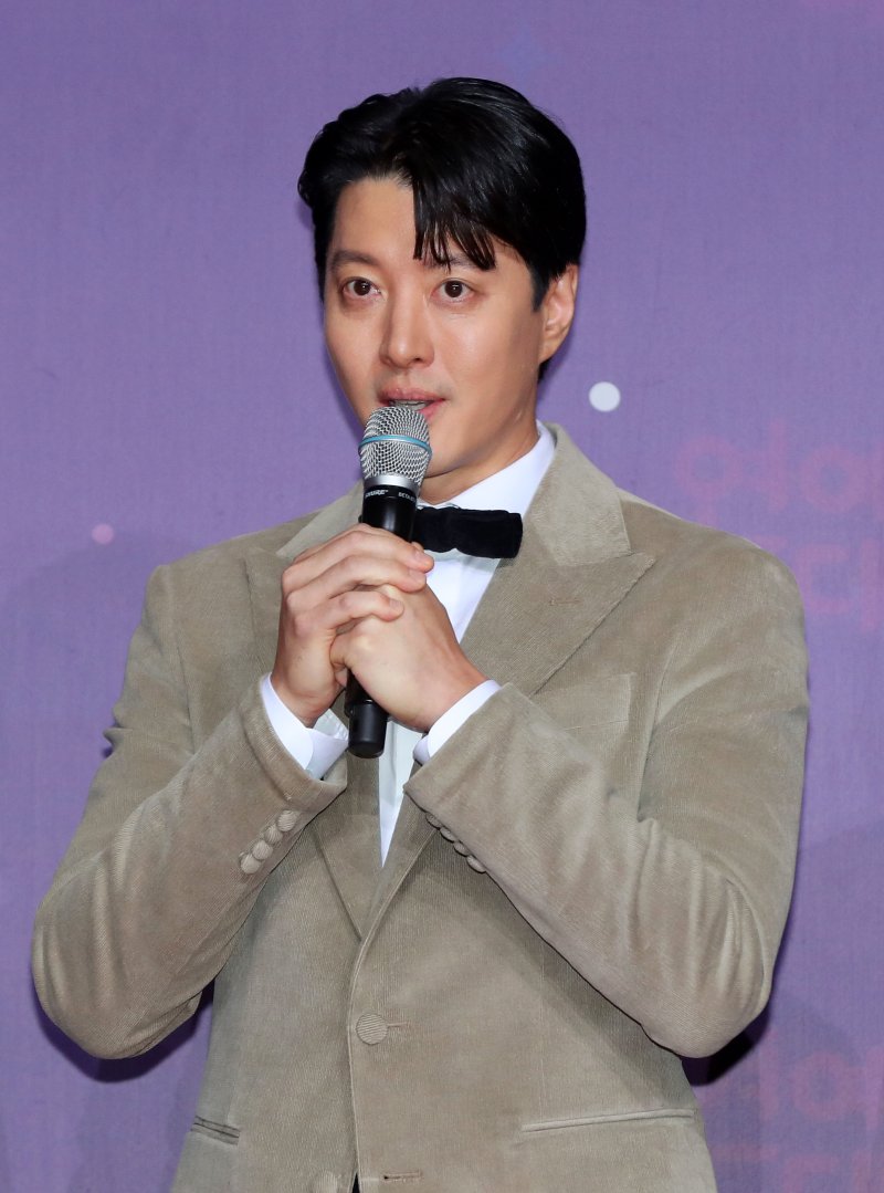 [서울=뉴시스] 김혜진 기자 = 방송인 실시간 바카라사이트이 30일 오후 서울 마포구 상암동 프리즘타워에서 열린 2023 SBS 연예대상 시상식에서 포즈를 취하고 있다. 2023.12.30. jini@newsis.com