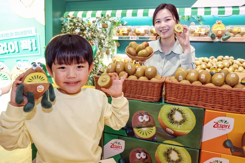 서울 노원구 이마트 월계점에서 모델들이 제스프리 에볼루션 바카라를 선보이고 있다. (사진은 기사 내용과 무관함) / 뉴스1 ⓒ News1