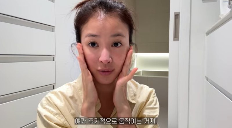 [서울=바카라사이트 가입] 27일 바카라사이트 가입의 유튜브 채널에는 '12가지 리프팅 꿀팁. 효과 보장! 이건 무조건 저장각'이라는 제목의 영상이 게시됐다. (사진=유튜브 채널 '뿌시영 Boosiyoung' 화면 캡처) 2025.05.28 photo@newsis.com *재판매 및 DB 금지