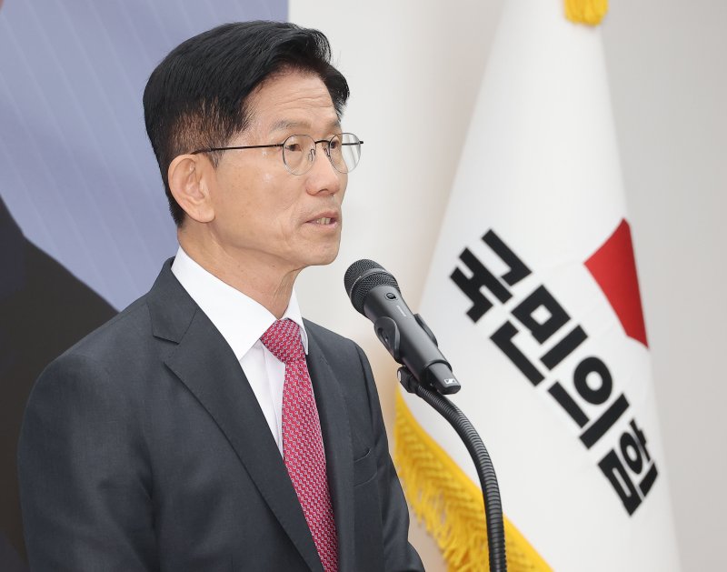 [서울=뉴시스] 고승민 기자 = 바카라 에볼루션 국민의힘 대선 후보가 지난 27일 서울 여의도 국민의힘 중앙당사에서 국토 발전 관련 공약발표 기자회견을 하고 있다. (공동취재) 2025.05.27. photo@newis.com