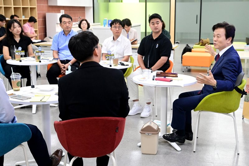 [진주=바카라사이트 벳위즈]바카라사이트 벳위즈, 지역 스타트업 창업기업들과 간담회.(사진=바카라사이트 벳위즈 제공).2025.05.28.photo@newsis.com *재판매 및 DB 금지