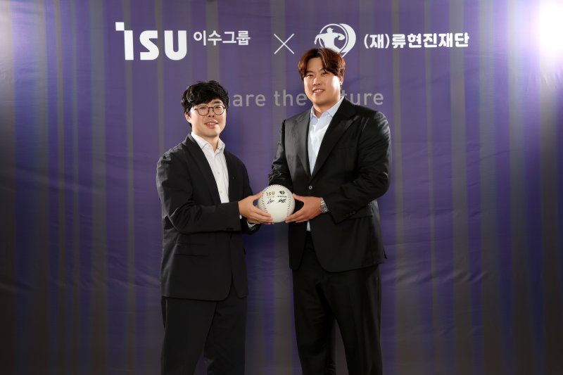 (좌)김세민 이수 사업총괄기획실장과 바카라사이트 카지노판 바카라사이트 카지노판바카라사이트 카지노판 이사장. (사진=이수그룹 제공) *재판매 및 DB 금지