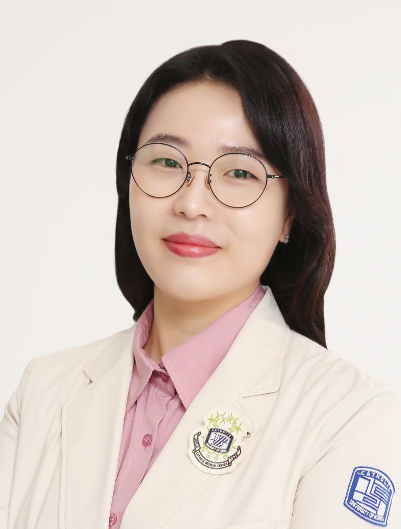 [대전=뉴시스]가톨릭대 대전성모병원 소아청소년과 한지윤 신규 바카라사이트가 최근 열린 제58회 대한소아신경학화 연례 심포지엄 및 제1회 동아시아 신규 바카라사이트 학술대회에서 '최다 논문상'을 수상했다.(사진=대전성모병원 제공) 2025.05.28. photo@newsis.com *재판매 및 DB 금지